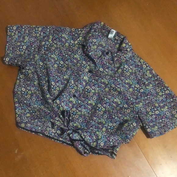 AA Twist Tie Crop Top - Picture 2 of 4